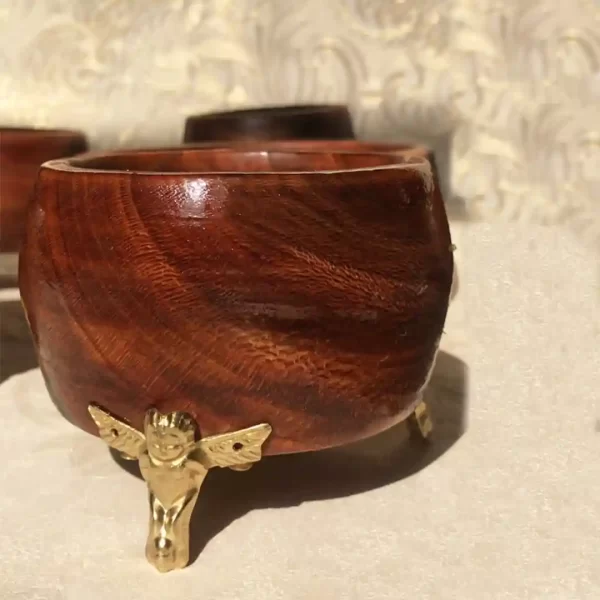 کاسه چوبی با پایه طلایی